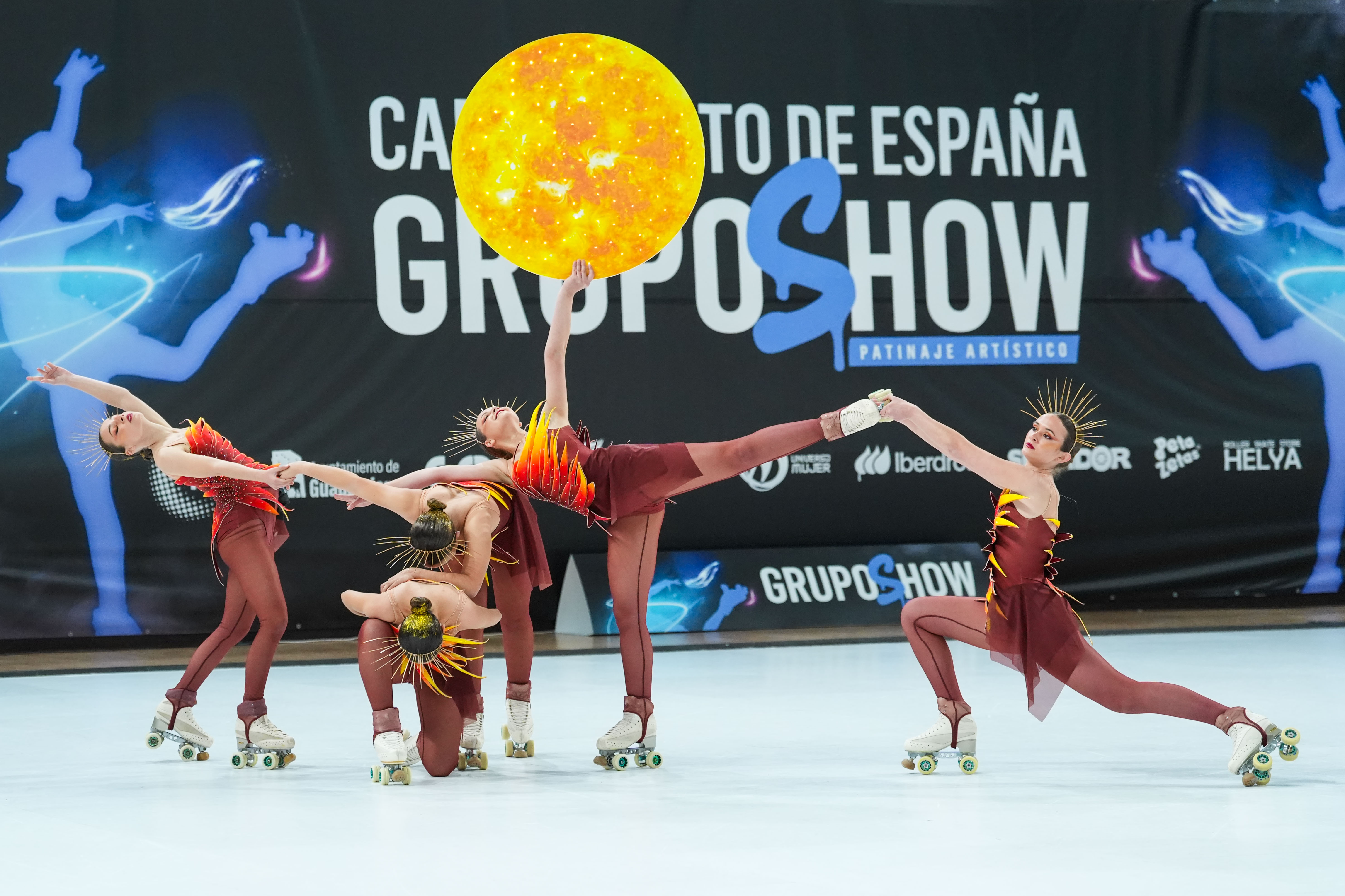 Equipo de Grupos Show sobre la pista